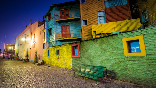 Casa de colores en perspectiva del barrio Caminito en La Boca, Buenos Aires