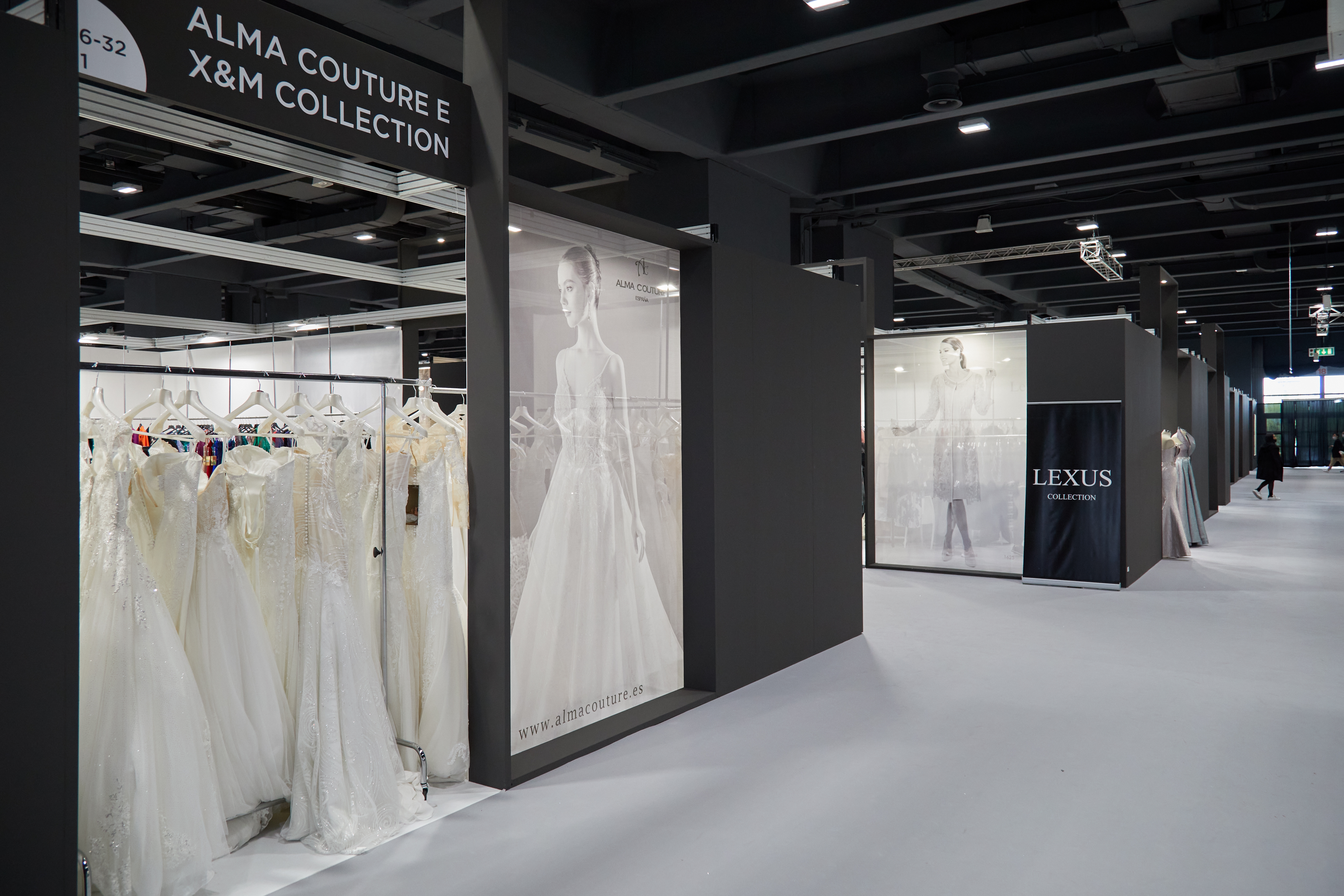 Vestidos de novia en un escaparate de unna tienda