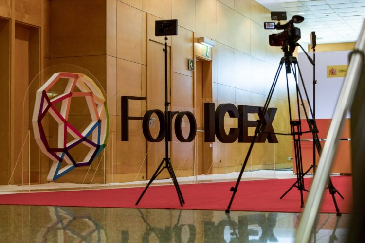 Logo Foro ICEX con cámara