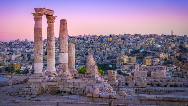 Plano amplio de ruinas de Amman