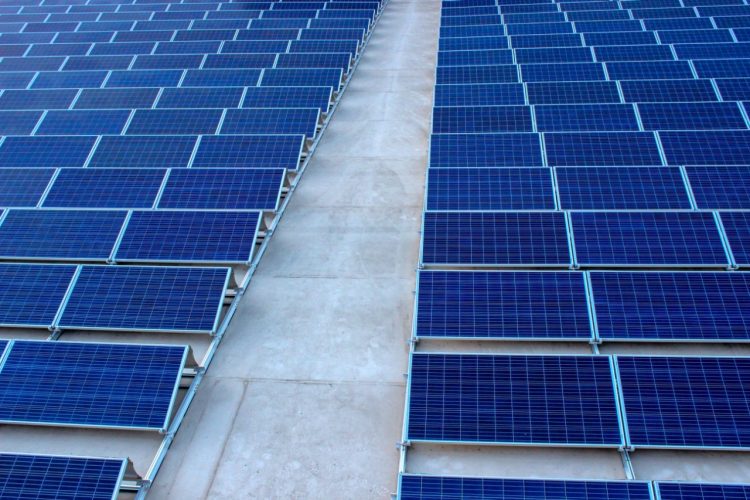 Construcción en Rotterdam de la isla solar flotante giratoria más grande de Europa