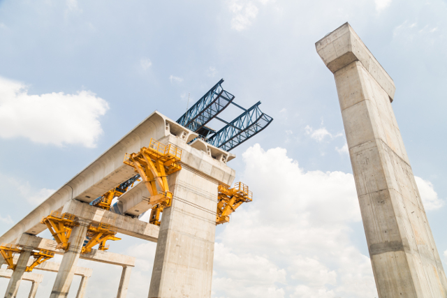 Contrapicado, una construcción con varias grúas