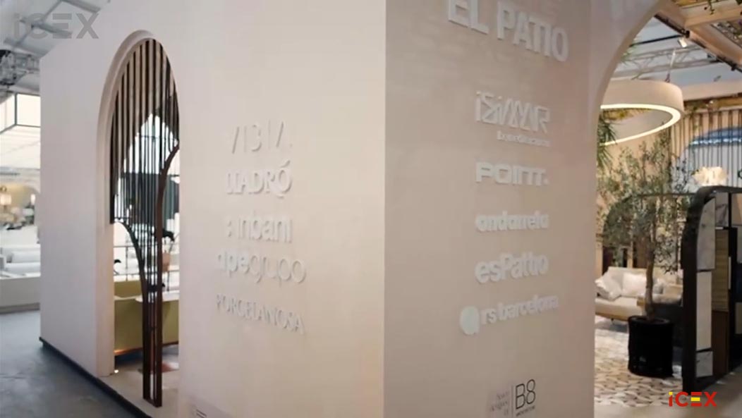 Vista previa de un video donde se ve un espacio expositivo en una feria.