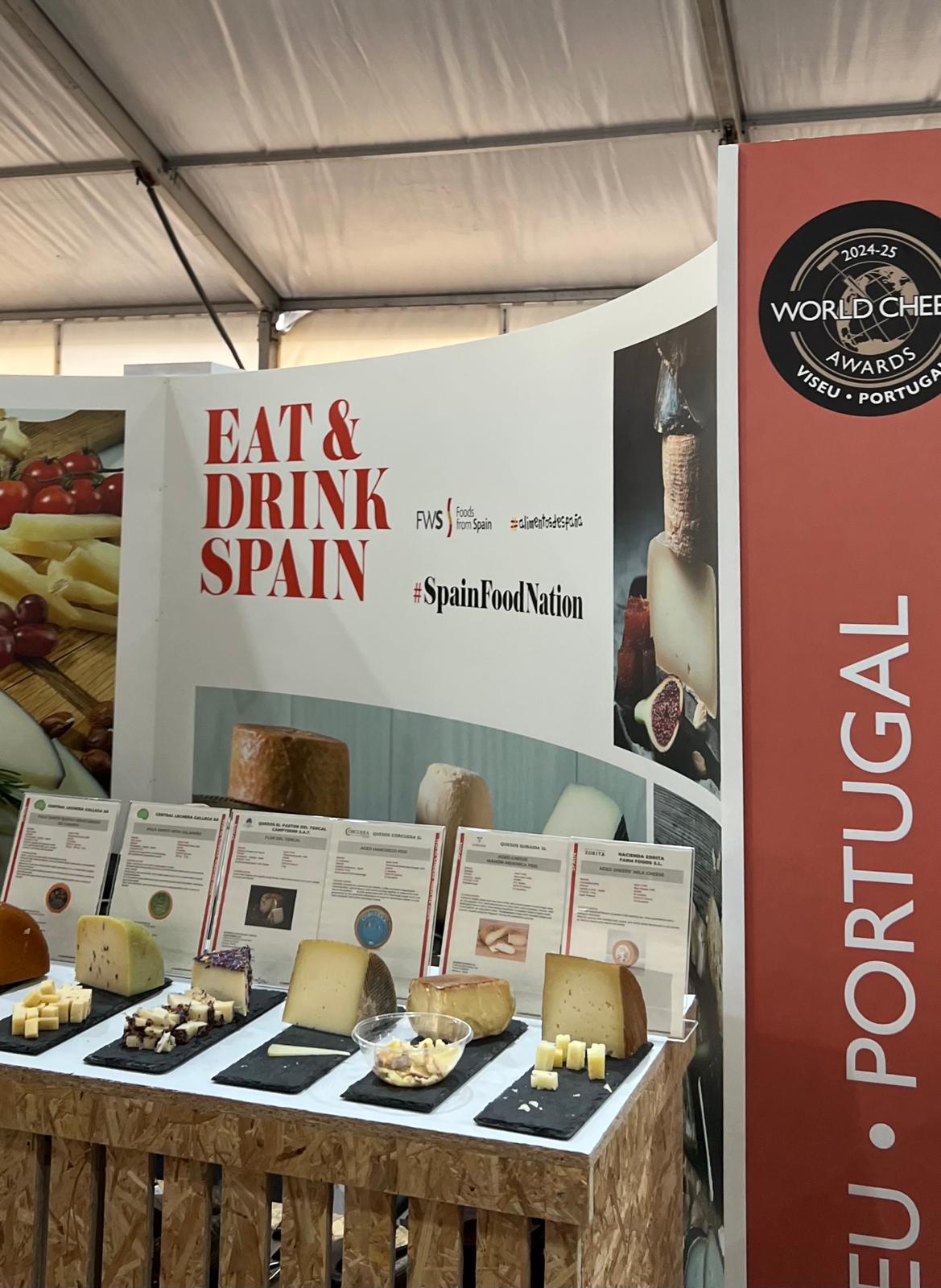 Un puesto de queso español en el espacio en el stand institucional de #Spain Food Nation de cata libre