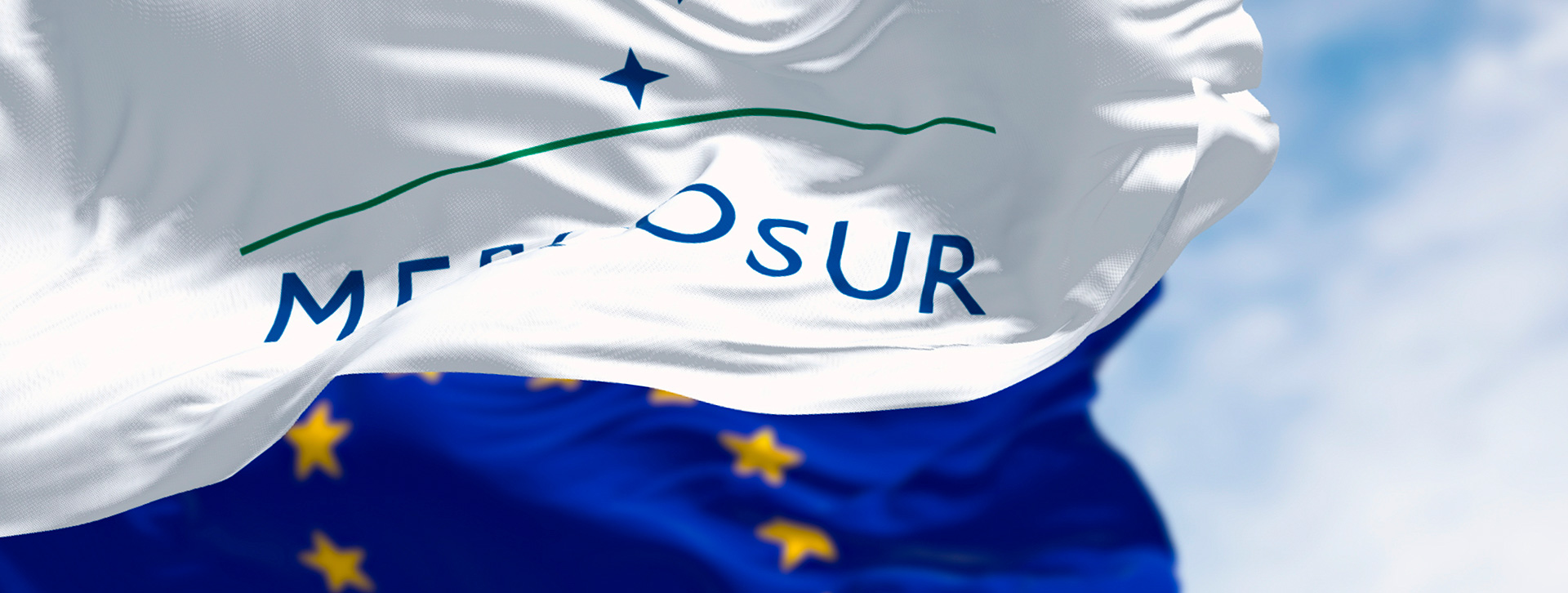 Banderas de la UE y de la zona comercial Mercosur