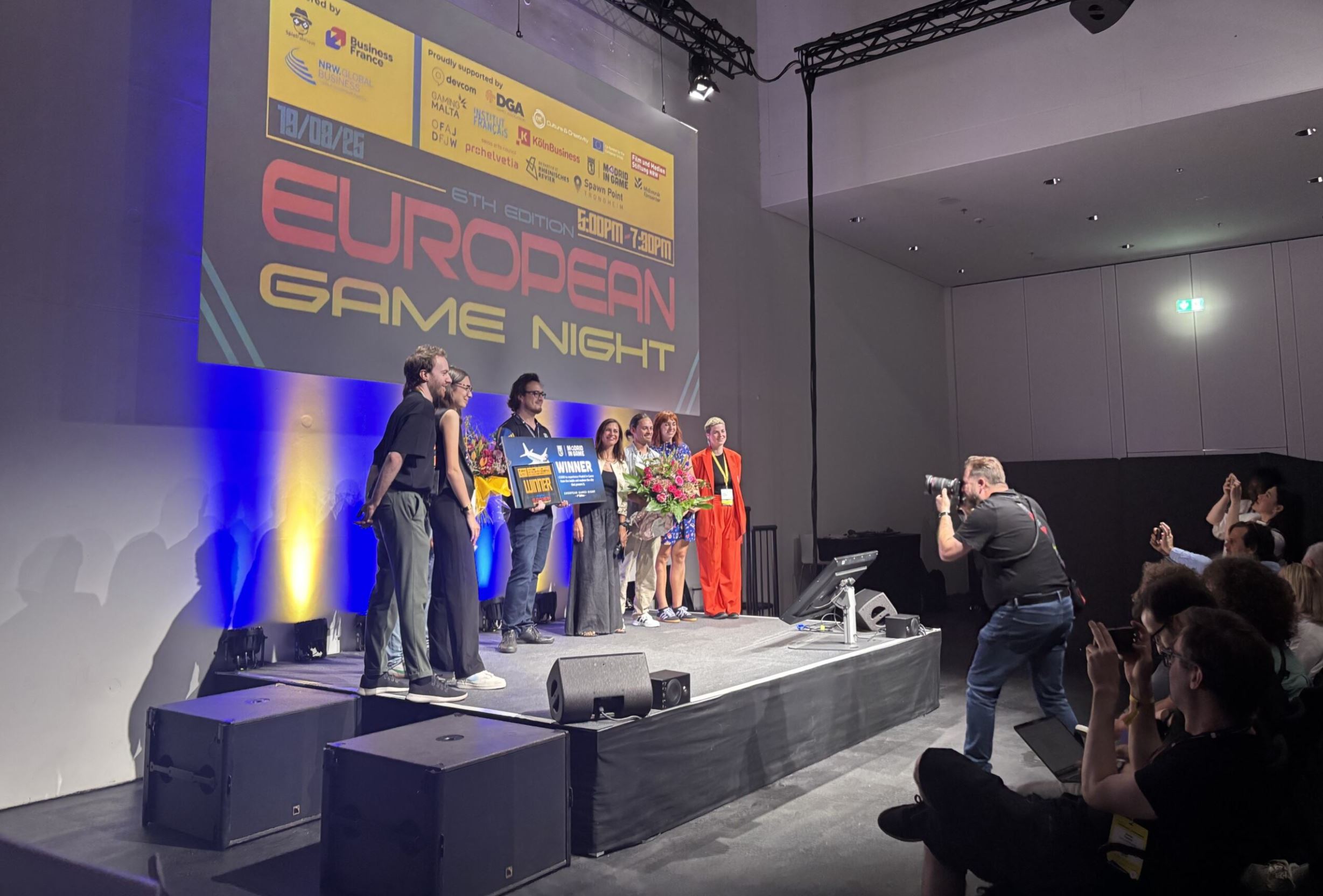 Una empresa española recibe el galardón de la European Game Night tras presentar su proyecto. 