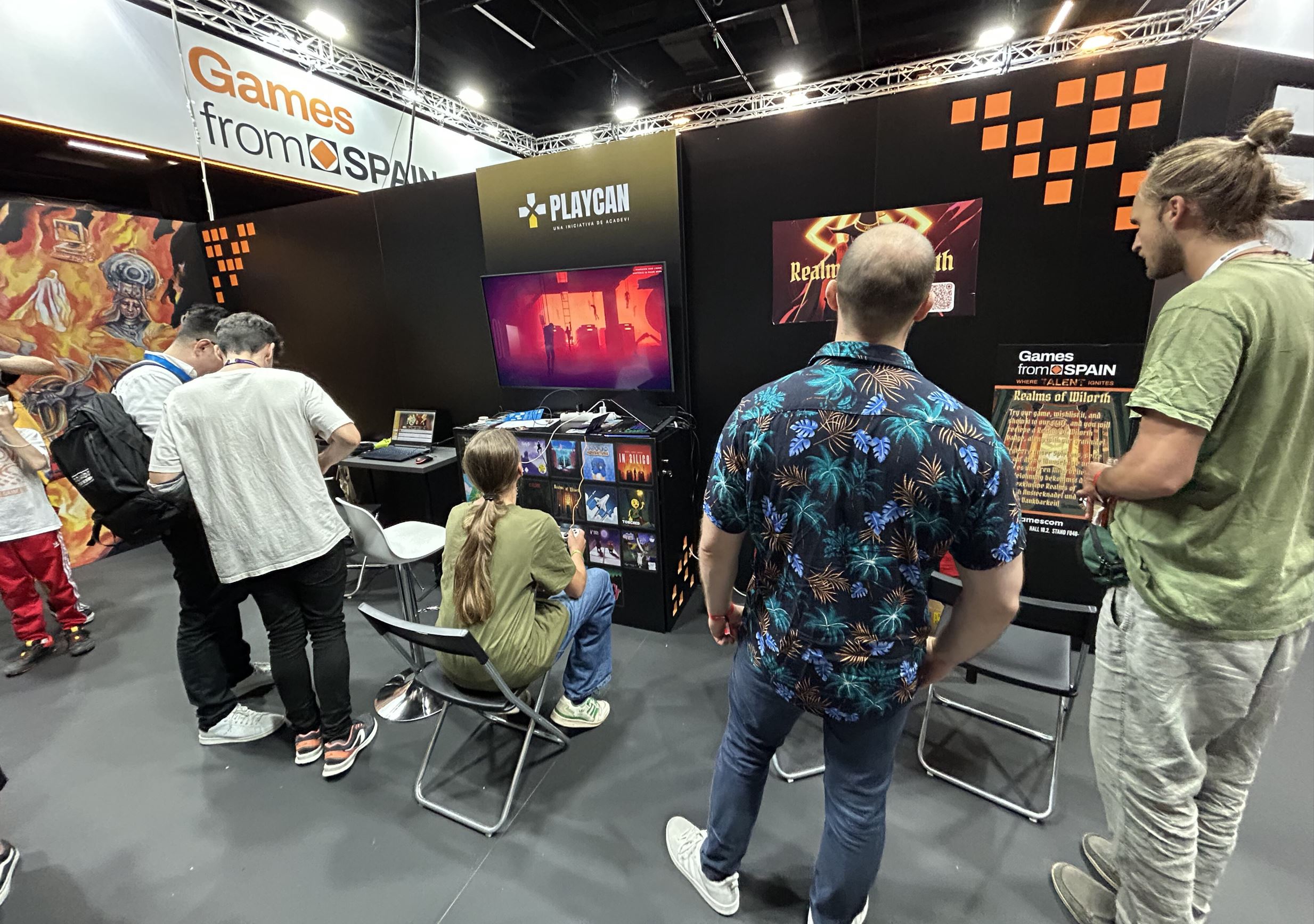 Gamers pueden probar tus proyectos en un puesto de juego como este.