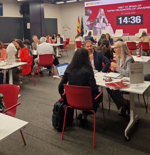Los representantes de las empresas españolas se reúnen con representantes de las universidades estadounidenses en las mesas de reuniones de la Jornada ICEX.
