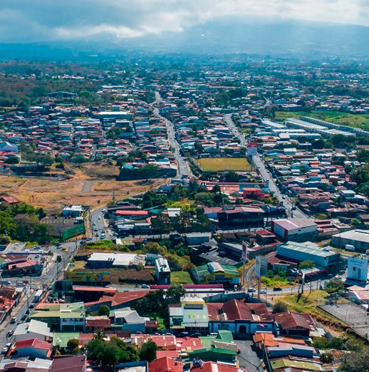 Vista panorámica de las casas de una ciudad de Costa Rica.
