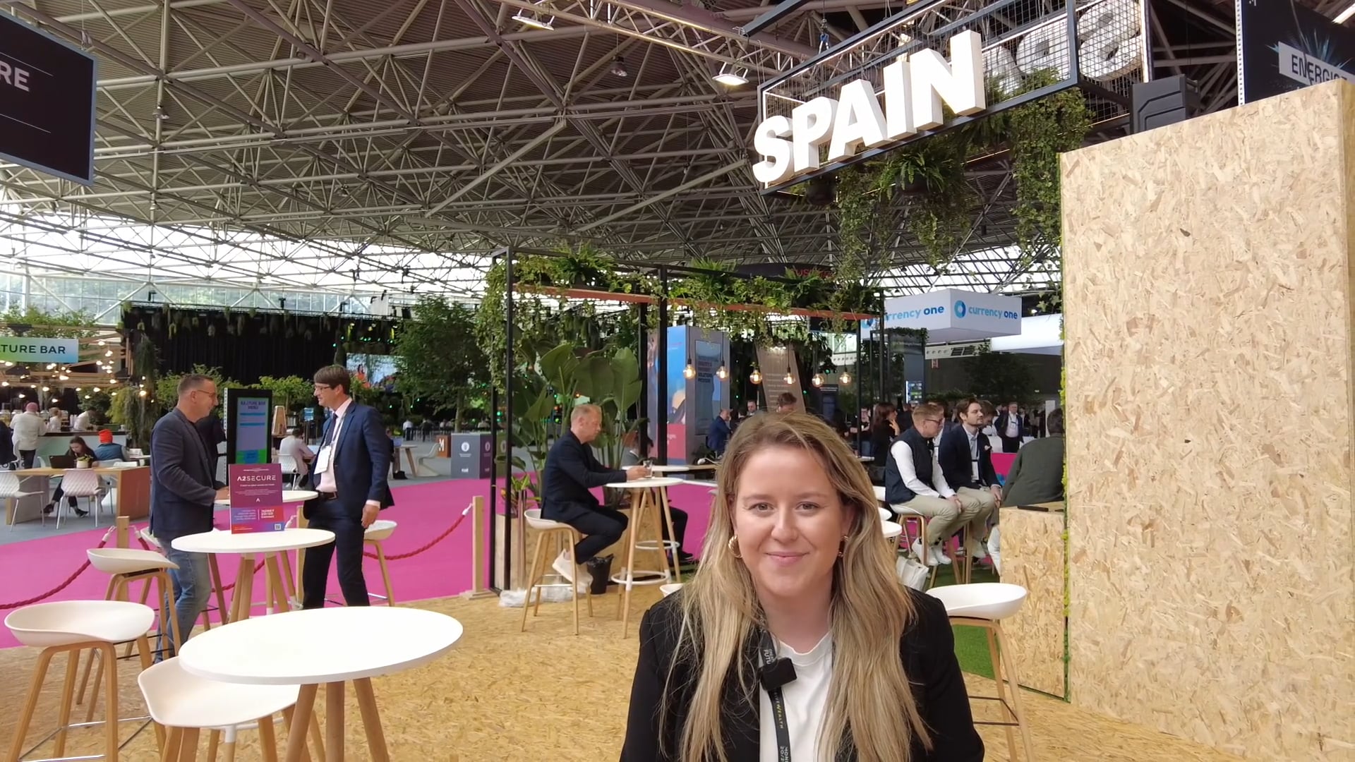 Crisitna Muñoz, de Wealth Readers en Money 20720