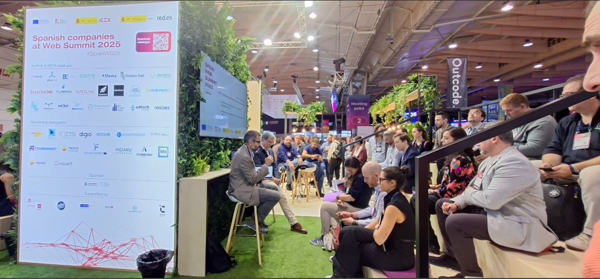 Las empresas españolas presentan sus proyectos y contactan con profesionales de la feria en el Pabellón España.