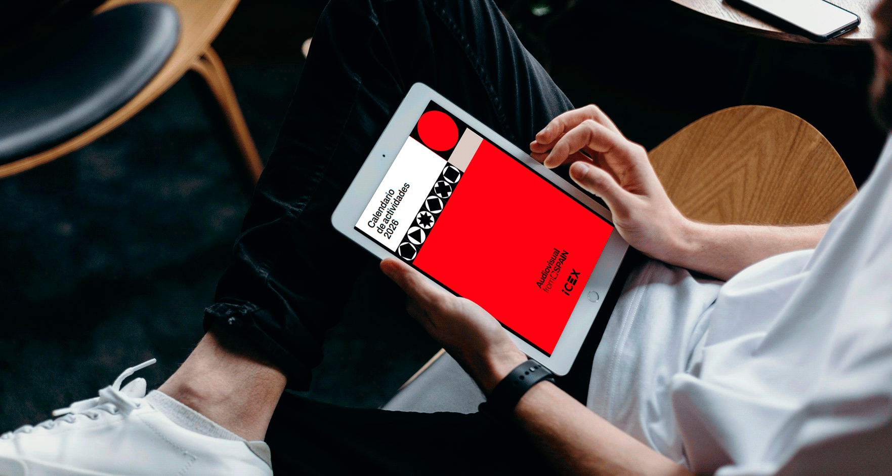 Calendario ICEX sector audiovisual 2026 en un iPad