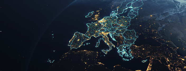 Mapa de Europa nocturno visto desde el espacio e iluminado