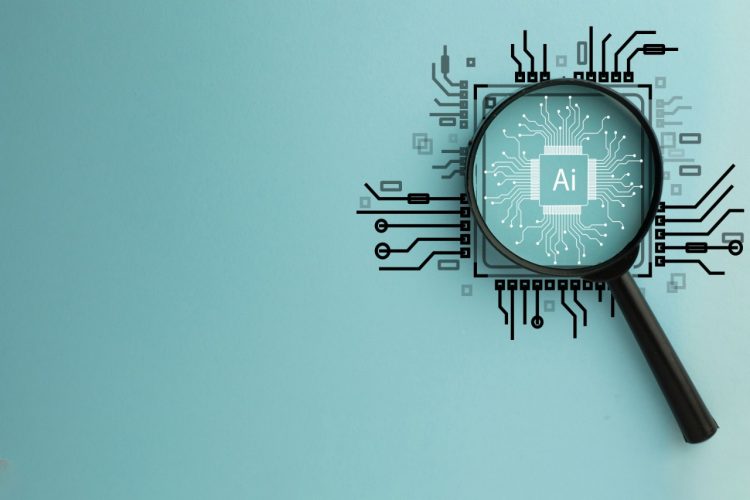 Imagen ilustrativa de la noticia "Florida elimina barreras al eCommerce con IA legal" mostrando una lupa sobre un chip en el que se leen las siglas IA (Inteligencia Artificial).