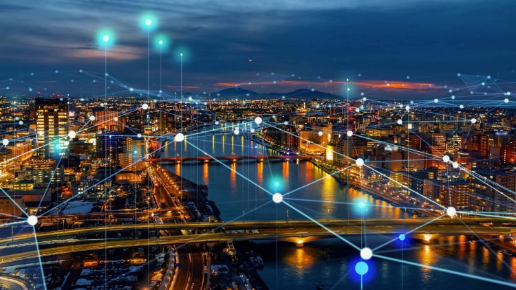 Imagen ilustrativa para la noticia "El e-commerce transfronterizo impulsa las compras taiwanesas en Japón". Muestra una panorámica de la ciudad de Taipéi con un holograma de una red digital por encima.