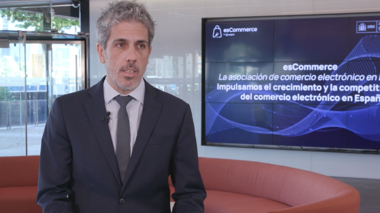 Portada de la entrevista realizada a Julián Conthe con motivo de la presentación de esCommerce.