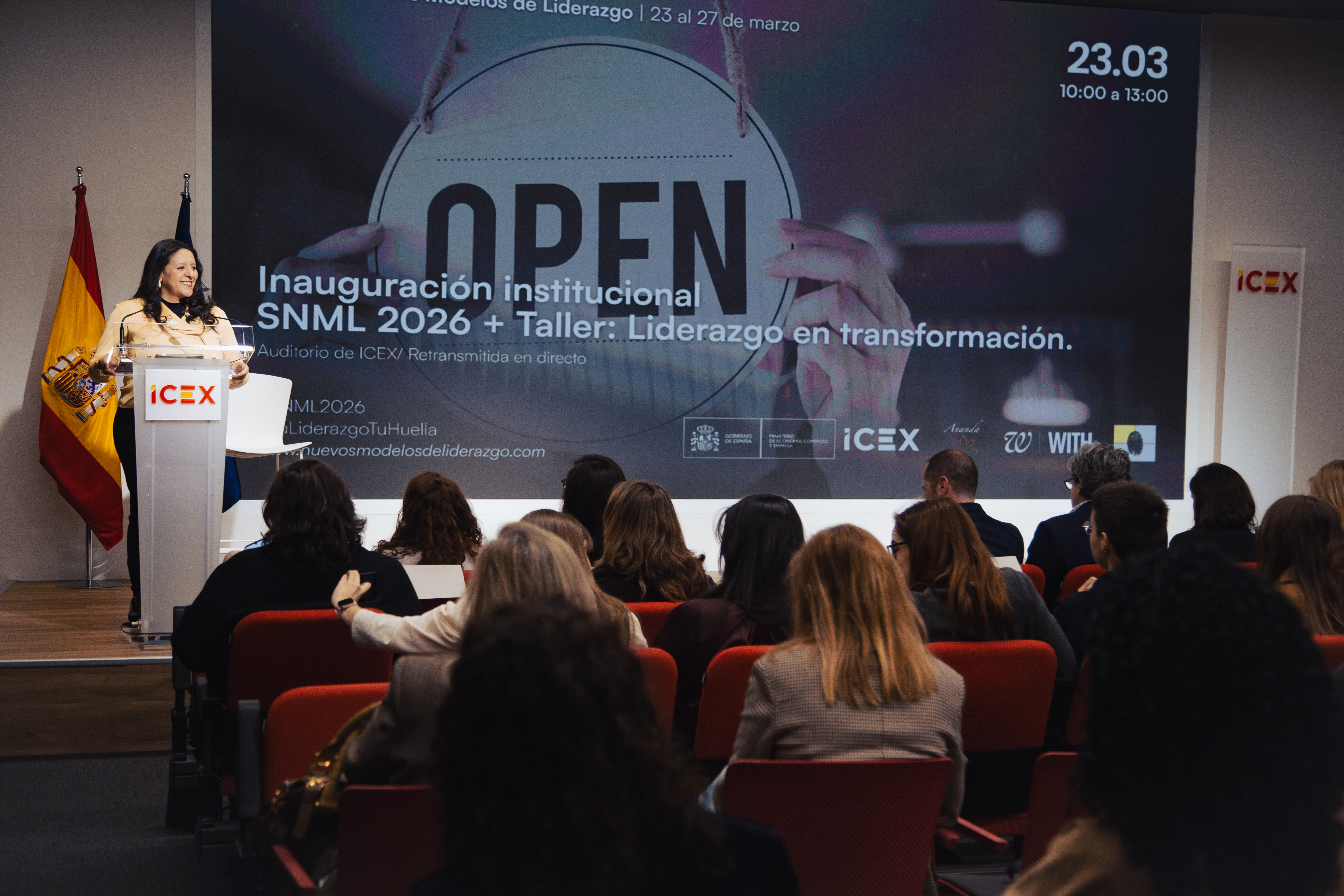 Mercedes Menéndez inaugurando SNML en el auditorio de ICEX.