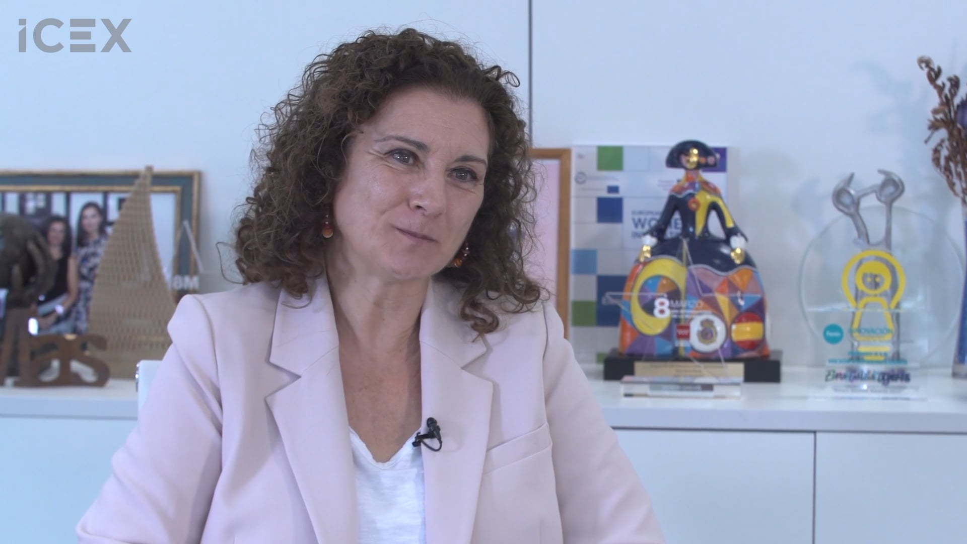 Miniatura de Elena García-Armada en su entrevista para ICEX.