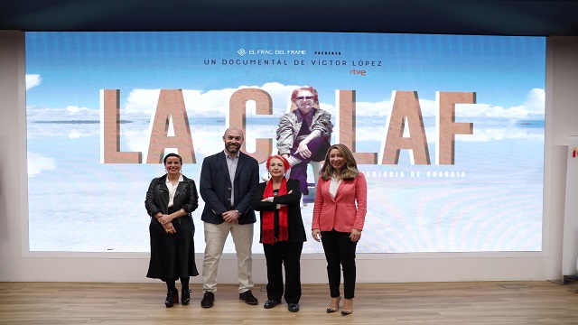 La consejera delegada de ICEX, Elisa Carbonell; el director del documental, Víctor López; Rosa María Calaf y la secretaria de Estado de Comercio, Xiana Méndez