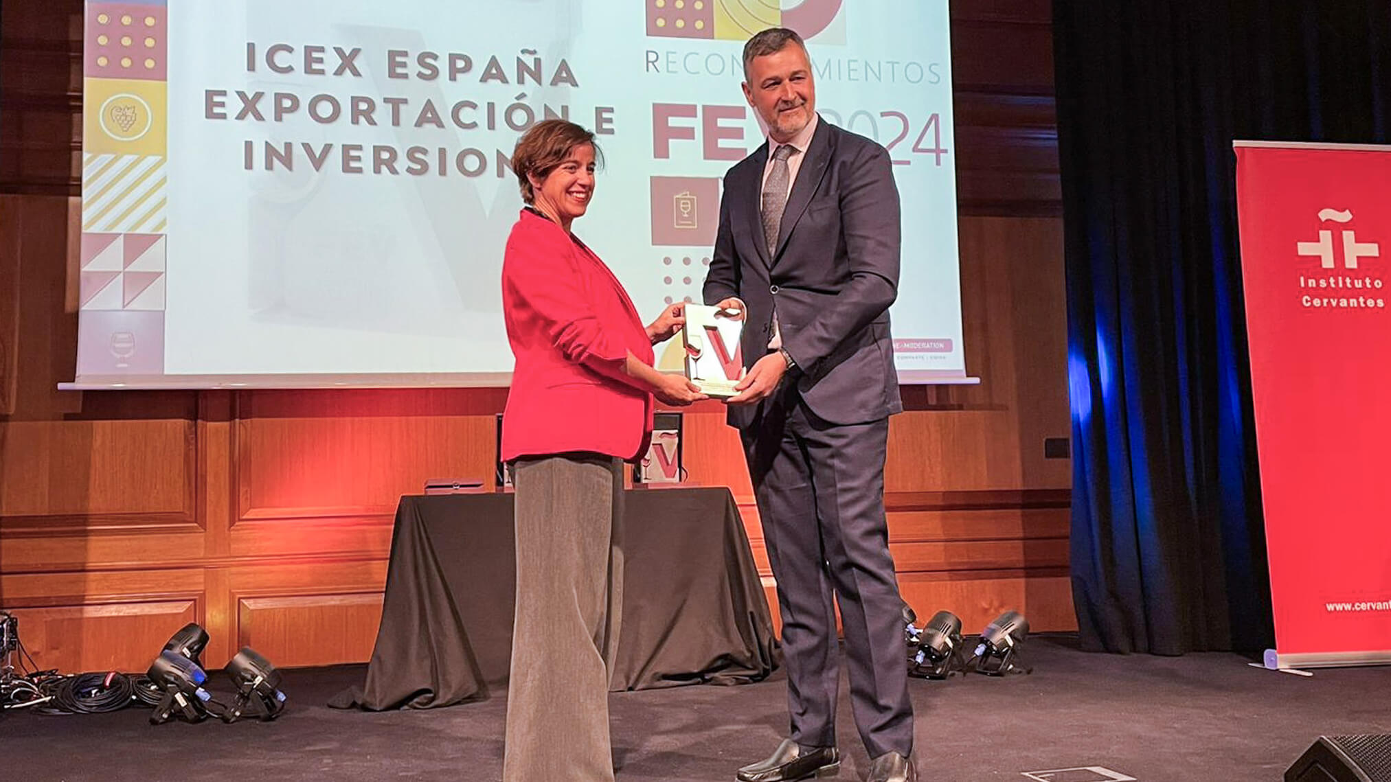 FEV premia a ICEX por su contribución a la difusión de la cultura del vino español