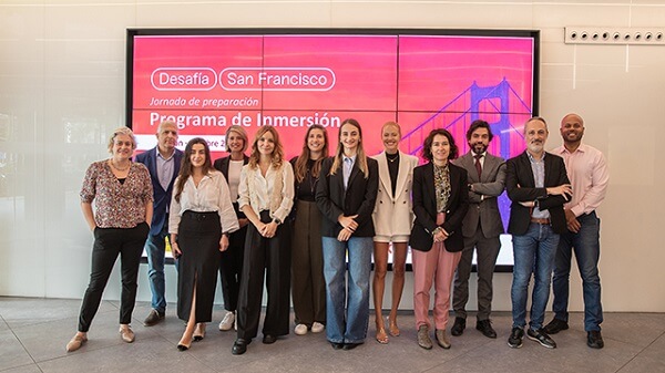 Grupo de personas posando "Desafía San Francisco"