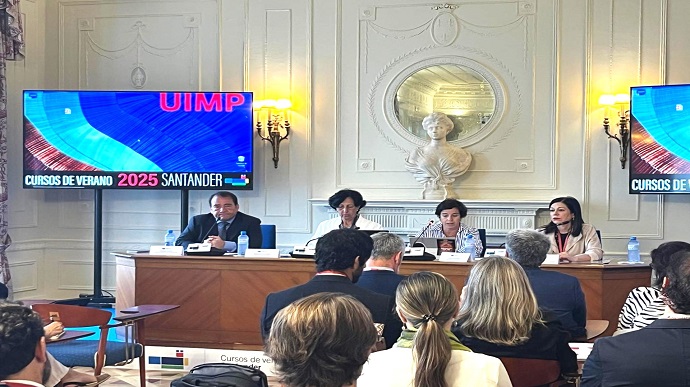 Mesa de apertura con personalidades