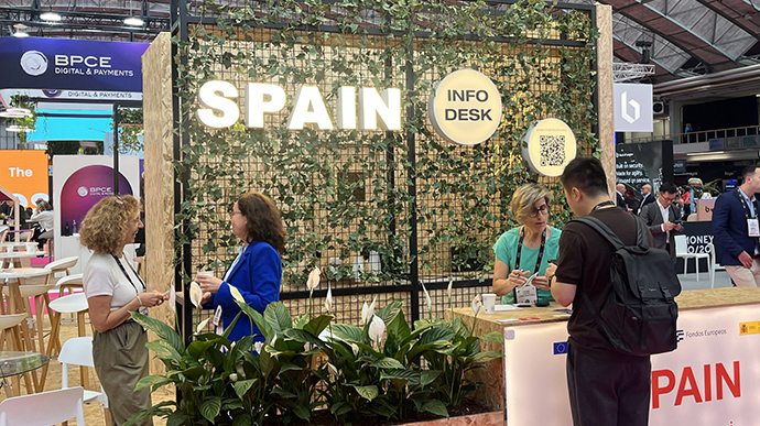 pabellón español en la feria
