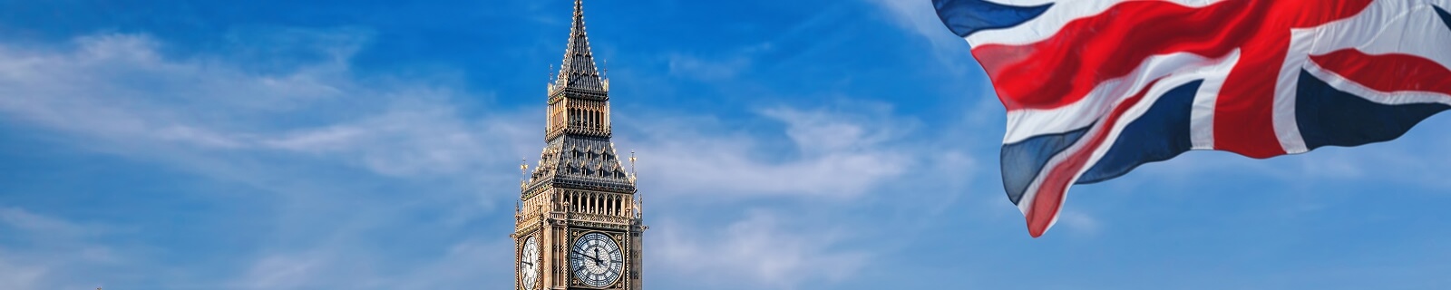 Bandera y torre del Parlamento del Reino Unido