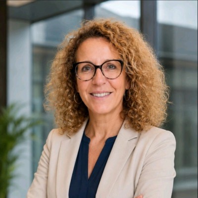 Retrato profesional de Eva Marco con motivo de su ponencia en el claustro de ESADE