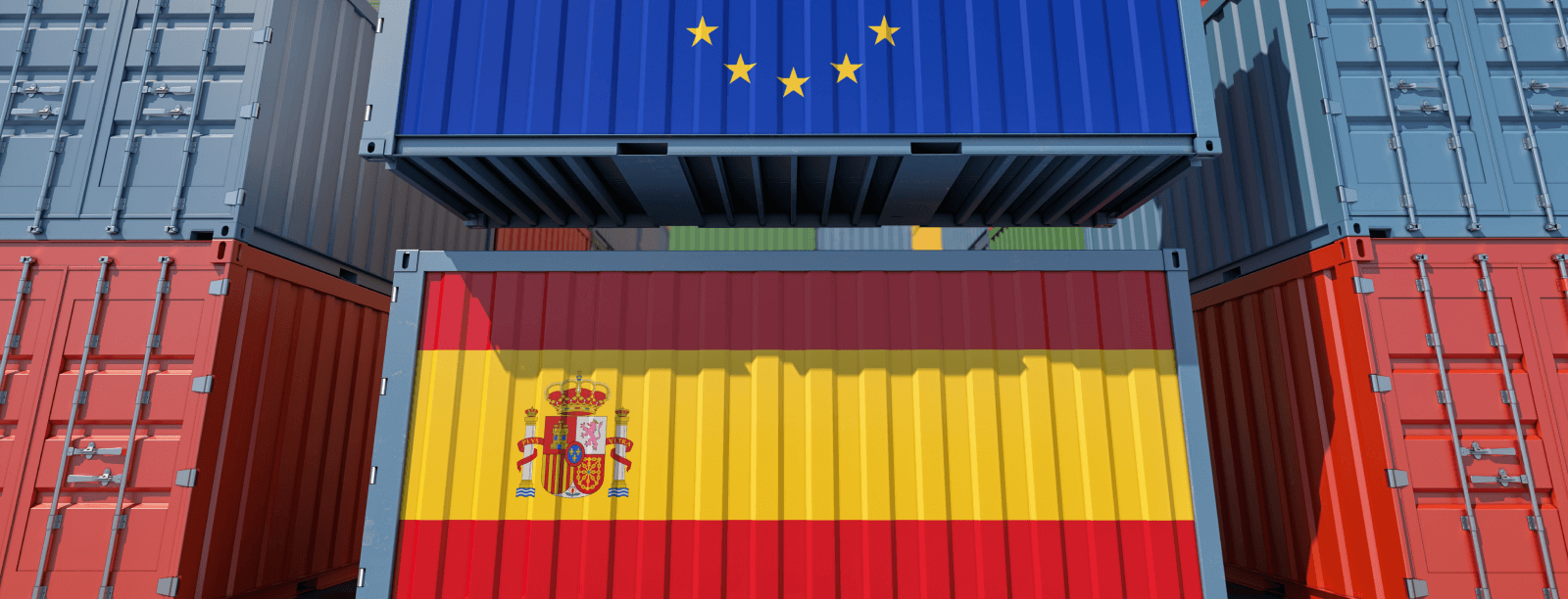 Contenedor con la bandera de la Unión Europea sobre otro con la bandera de España
