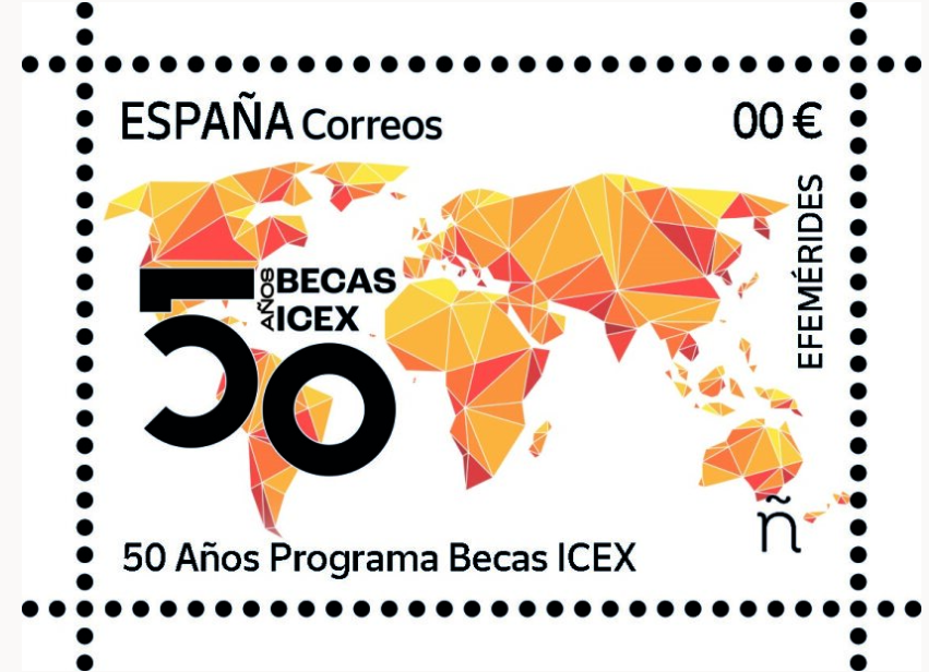 sello con el mapa mundi en naranja con el logo de 50 aniversario de Becas ICEX
