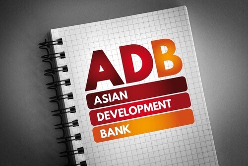 Acrónimo del Banco Asiático de Desarrollo sobre el papel