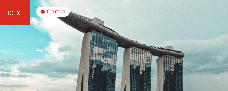 El plan Desafía Singapur para empresas tecnológicas del sector medtech aún está cerrado. Por eso, la imagen del hotel de tres rascacielos y una azotea común de Singapur sale con filtro gris
