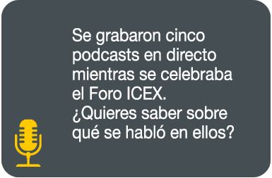 pastilla de fondo gris con texto: Se grabaron cinco podcasts en directo mientras se celebraba el Foro ICEX. ¿Quieres saber sobre qué se habló en ellos?