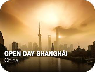 Open Days Shanghái - China. De fondo se ve un skyline de Shanghái detrás de un río
