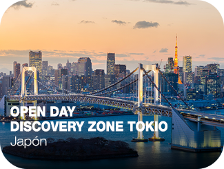 Open Day Discovery Zone Tokio. Japón. Un puente con arcos sobre un río, y detrás, un skyline de edificios y rascacielos de Tokio