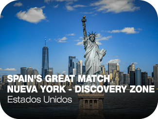 Spain's Great Match Nueva York - Discovery Zone 2025. Estados Unidos. La estatua de la libertad, detrás de ella el mar, y detrás del mar un skyline de Nueva York.